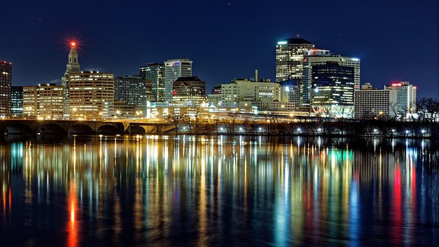 Connecticut Day – Exploring the Nutmeg State with Your Furry Friend - skyline Hartford, CT