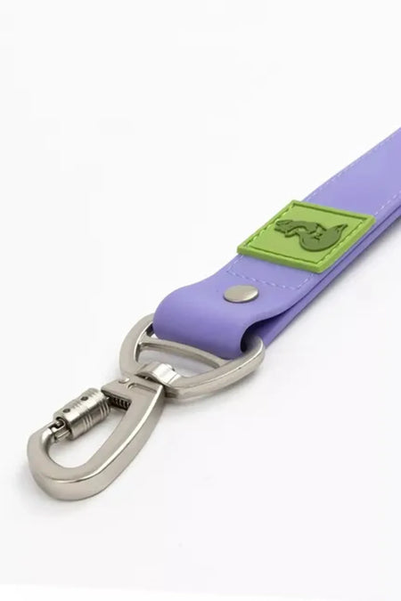 Waterproof Dog Leash in Lavender Garden Design - Aria the Fox closure